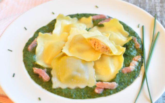 Raviolis au saumon, crème d'épinards