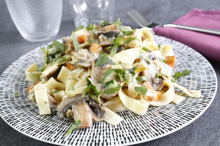 Tagliatelles aux champignons et petits légumes