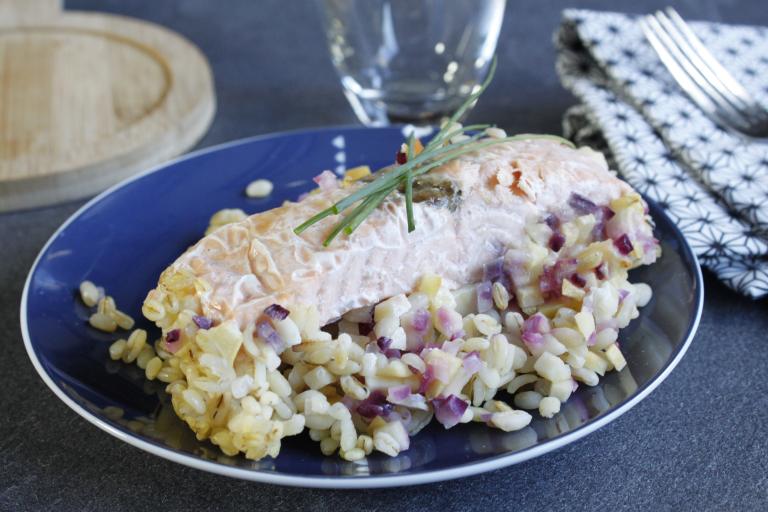 Dos de saumon pommes et oignons rouges