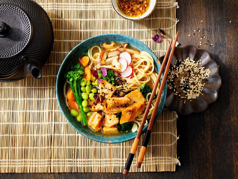 Soupe japonaise miso et nouilles ramen