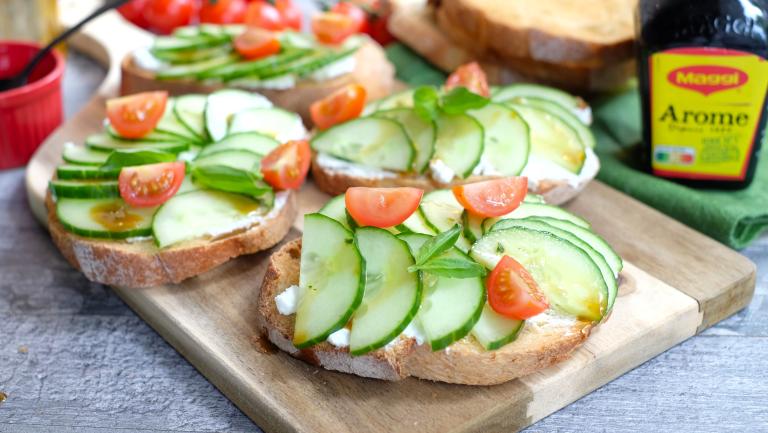 tartines chèvre concombre et sauce à l'Arome