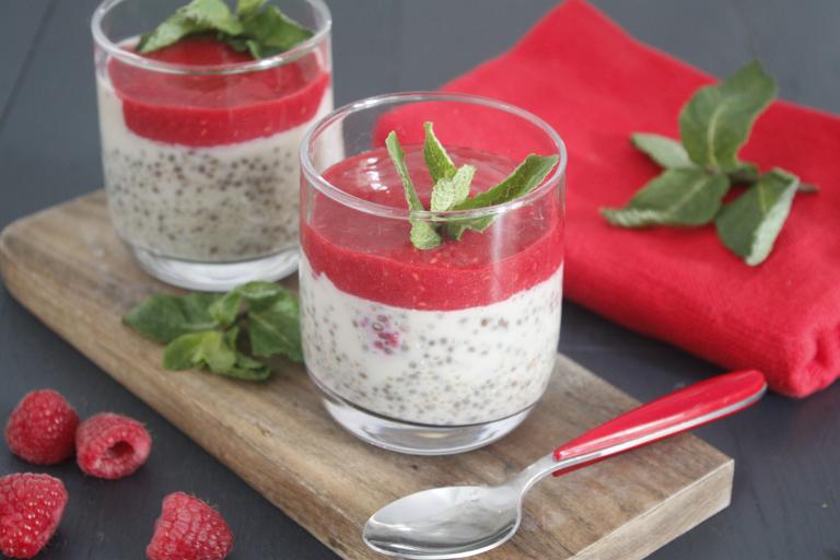 Pudding quinoa chia au coulis de framboises