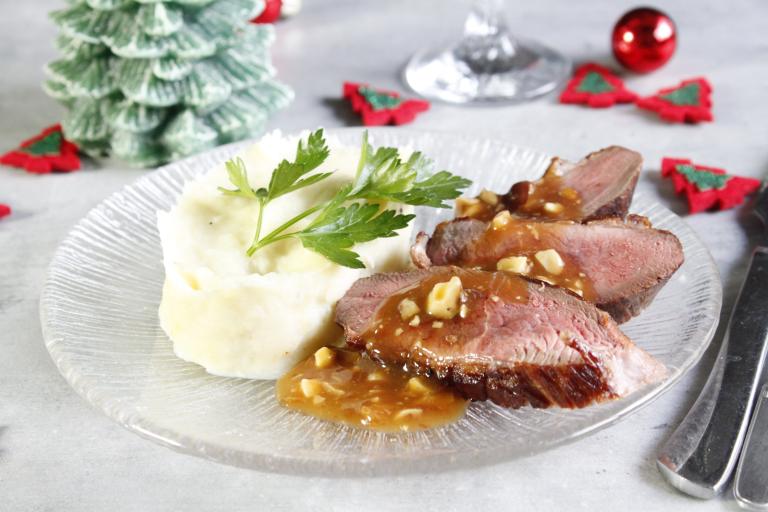 Magret de canard et purée de panais sauce aux noisettes