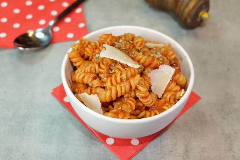 Pâtes à la tomate sans vaisselle